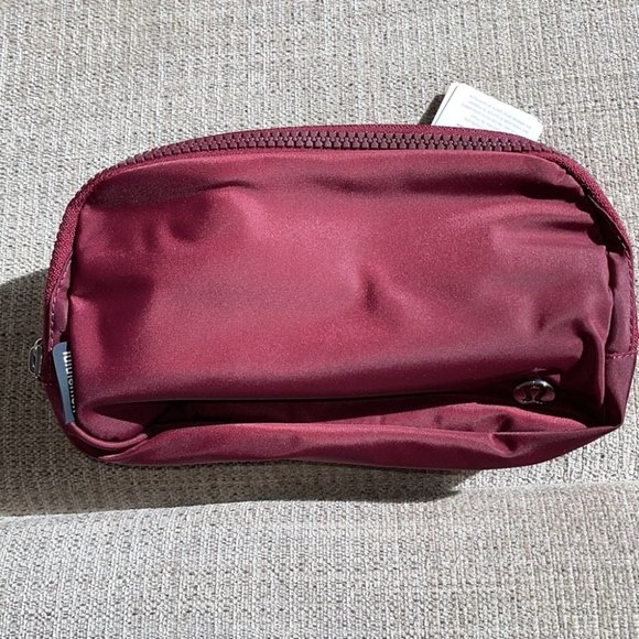 lululemon athletica Handbags - Lululemon Everywhere Belt Bag